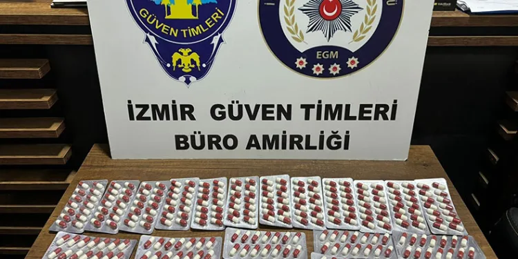 Sokakta seyyar eczacı gibi torbacı