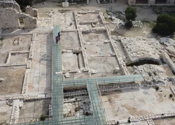 Kızkalesi’nde kış günü deniz keyfi