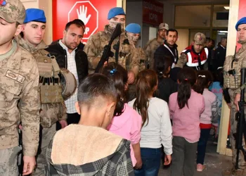 Öğrenciler yedikleri yemekten zehirlendi