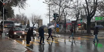 Etkili olan sağanak vatandaşları sevindirdi