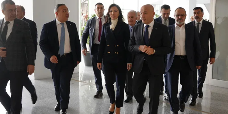 Hafize Gaye Erkan, ihracatçılarla bir araya geldi