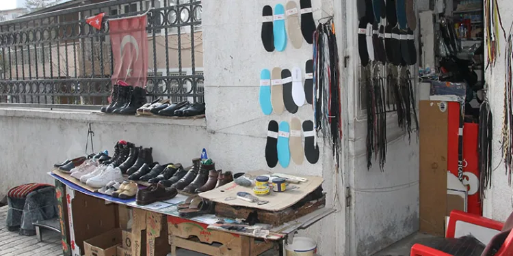 İki metrekarelik dükkanda geçen yarım asır