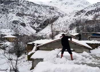 Girlevik Şelalesi beyaza büründü