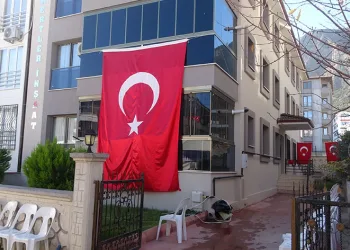 Denizli şehidini bekliyor