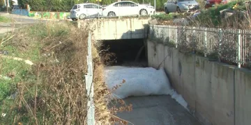 Esenyurt’taki dere yine köpürdü