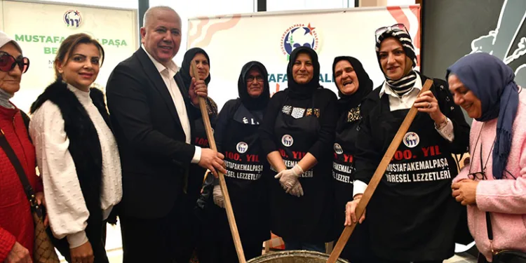 Mustafakemalpaşa’nın Yöresel Lezzetler kitabı görücüye çıktı