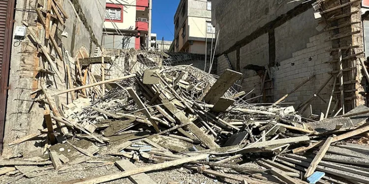 Beton dökümü sonrası inşaat çöktü