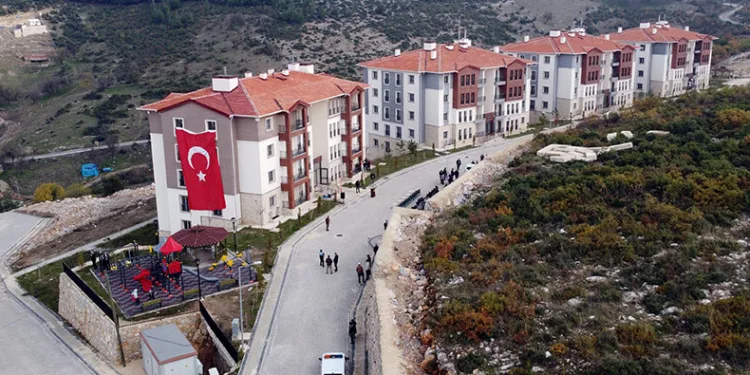 Orhaneli TOKİ’de anahtar teslimi