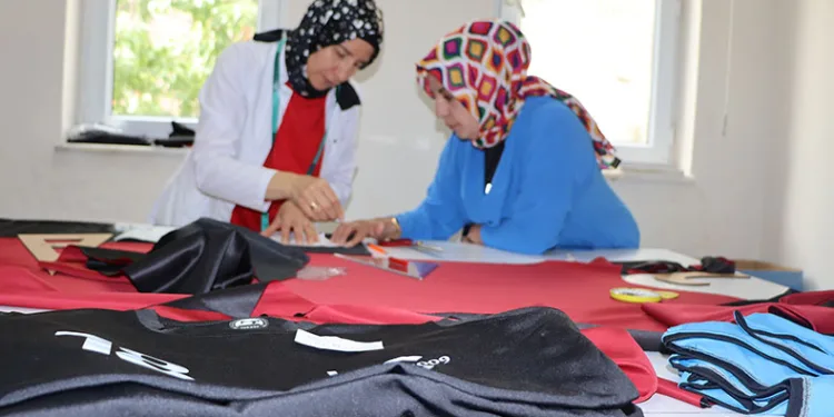 Emekli öğretmen kooperatif başkanı oldu
