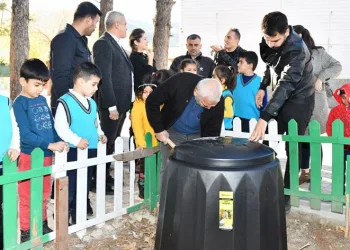 Organik atıklar gübreye dönüştürülüyor