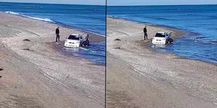 Otomobilyle gezerken, denizde mahsur kaldı