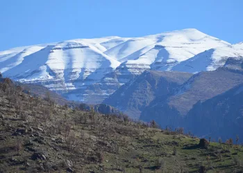 Yüksek kesimlerde kar, alçak bölgelerde çiçekler