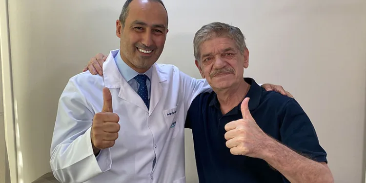 Ayağındaki yara parmağından etti