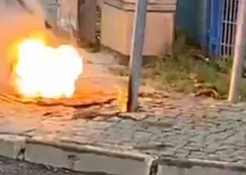 Yeraltı kabloları alev aldı