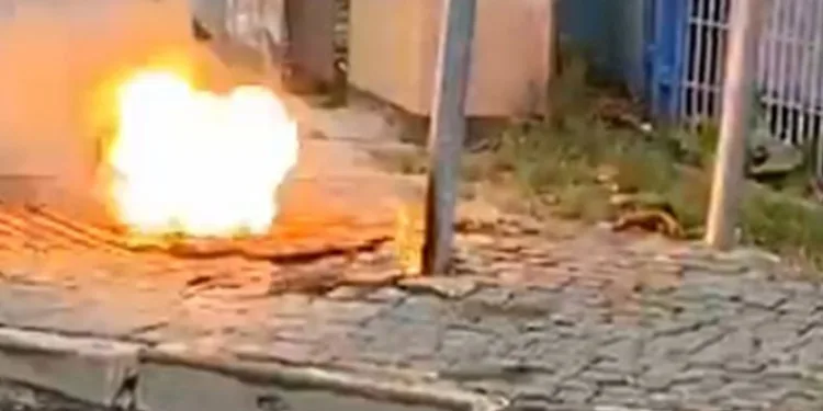 Yeraltı kabloları alev aldı