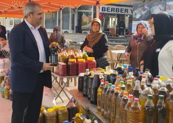 Filistin’e yardım için hayır çarşısı kurdular