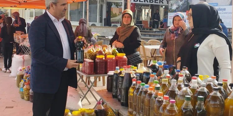 Filistin’e yardım için hayır çarşısı kurdular