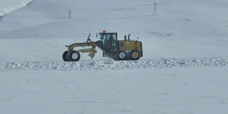 Kars’ta 33 köy yolu ulaşıma kapandı