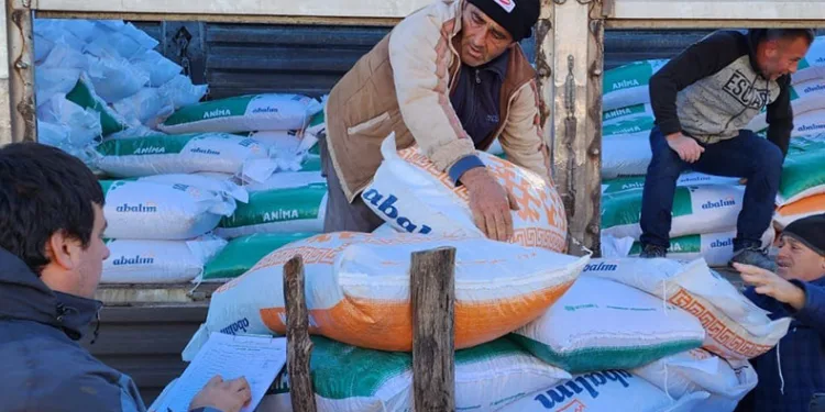 Orman yangınlarından etkilenen üreticilere yem desteği