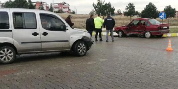 Ehliyetsiz çocuk sürücünün karıştığı kazada sürücüler yaralandı