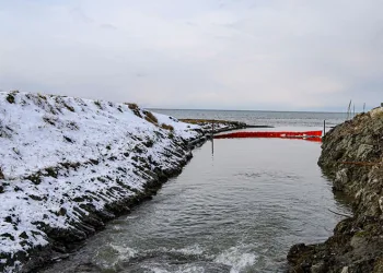Van Gölü’ne akan derelere atık tutucu yerleştirildi