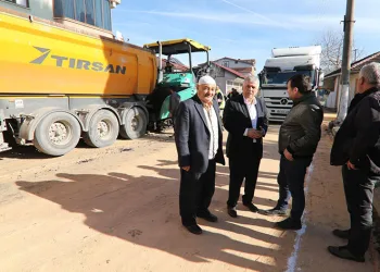 Erenler’de asfalt mesaisi sürüyor