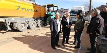 Erenler’de asfalt mesaisi sürüyor