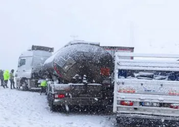 Bitlis’te zincirleme trafik kazası