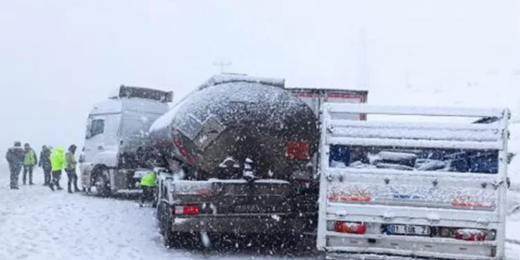 Bitlis’te zincirleme trafik kazası