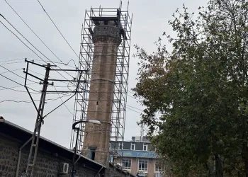 Ulu Camii minaresi onarılmaya başlandı