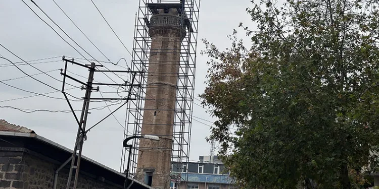 Ulu Camii minaresi onarılmaya başlandı