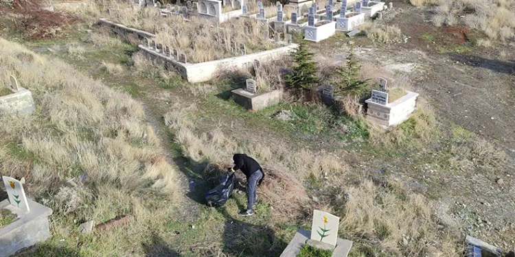 Mezarlıklarda temizlik çalışması başlatıldı