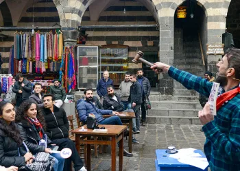 Tarihi Hasan Paşa Hanı’nda kitap mezadı