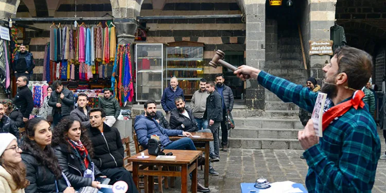 Tarihi Hasan Paşa Hanı’nda kitap mezadı