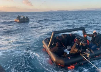 İzmir açıklarında 96 göçmen kurtarıldı