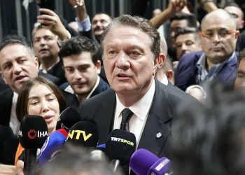 Galatasaray ve Fenerbahçe’den Hasan Arat’a tebrik mesajı