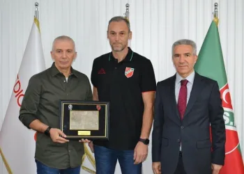 Karşıyaka Medical Point’te Gökhan Öner, galibiyetle başladı