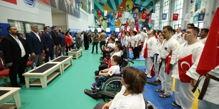 Özel sporcular hünerlerini sergiledi