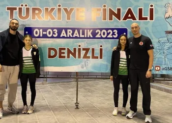 Manisalı yüzücüler başarıya kulaç attı