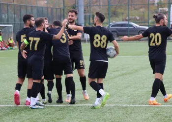 Yalovaspor kazanmaya devam ediyor
