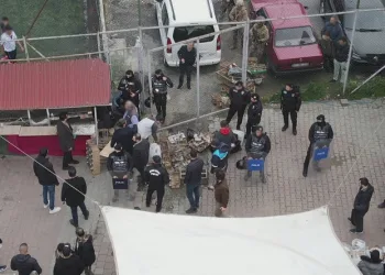 Kaçak kuş pazarına operasyon