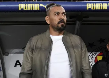 Sivasspor Teknik Direktörü Servet Çetin: “Kaliteli ayaklarla işi çözdüler”
