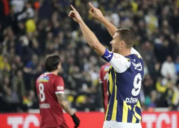 Edin Dzeko, 13. golüne ulaştı