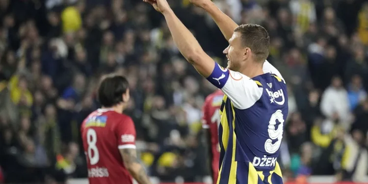 Edin Dzeko, 13. golüne ulaştı