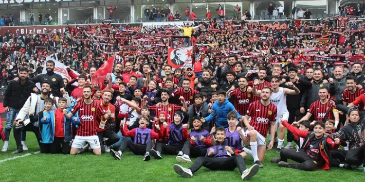 Eskişehirspor liderlik koltuğunu bırakmıyor