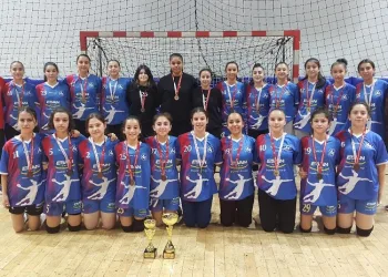 Kızlardan hentbolde büyük başarı