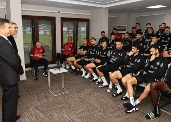 Feyyaz Uçar ile Samet Aybaba, Beşiktaşlı futbolcularla buluştu