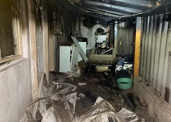 Tek katlı evde çıkan yangın korkuttu
