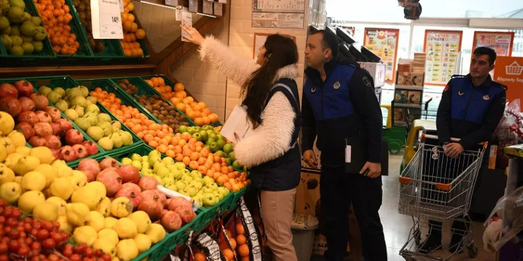 Çayırova’da marketler denetlendi