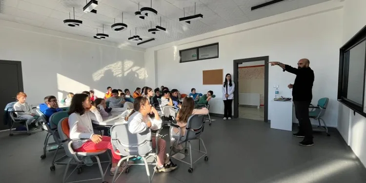 Canik’te öğrencilere akademisyenlerden eğitim